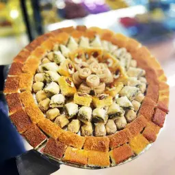 Mixed Baglawah And Basbousa Dish - 250 Grams